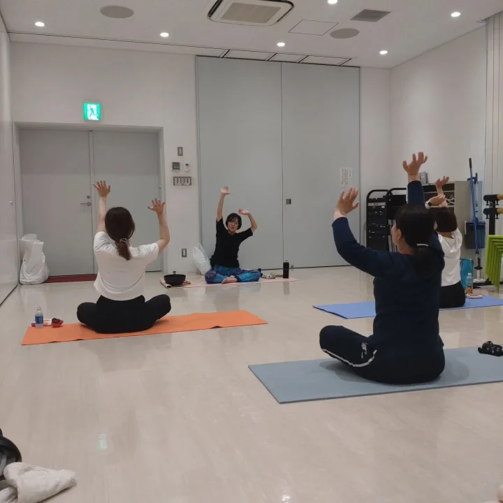 リーズナブルで続けやすいルーシーダットンヨガ教室
